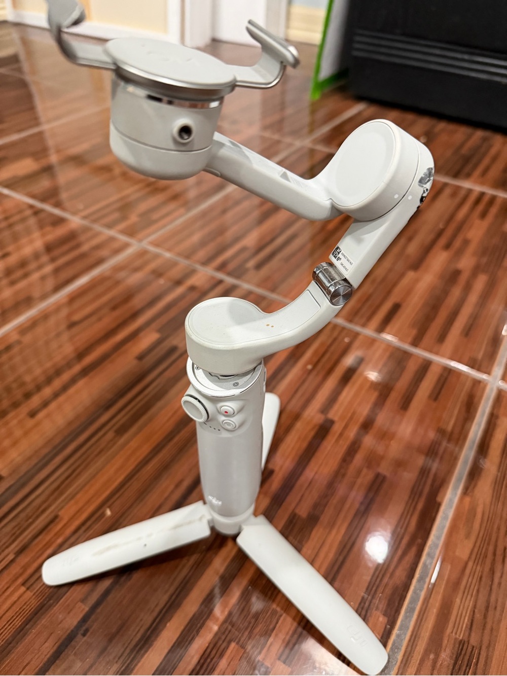 White Handheld Smartphone Gimbal Stabilizer